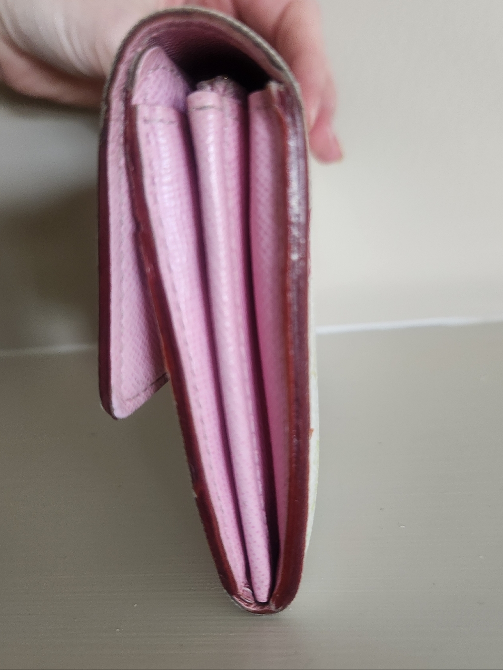 Y2K Louis Vuitton White Murakami Sarah Wallet Pink Interior - Authenticated! - Picture 13 of 14